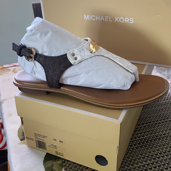 MK plate thong Mini MK logo PVC - Picture 3 of 5